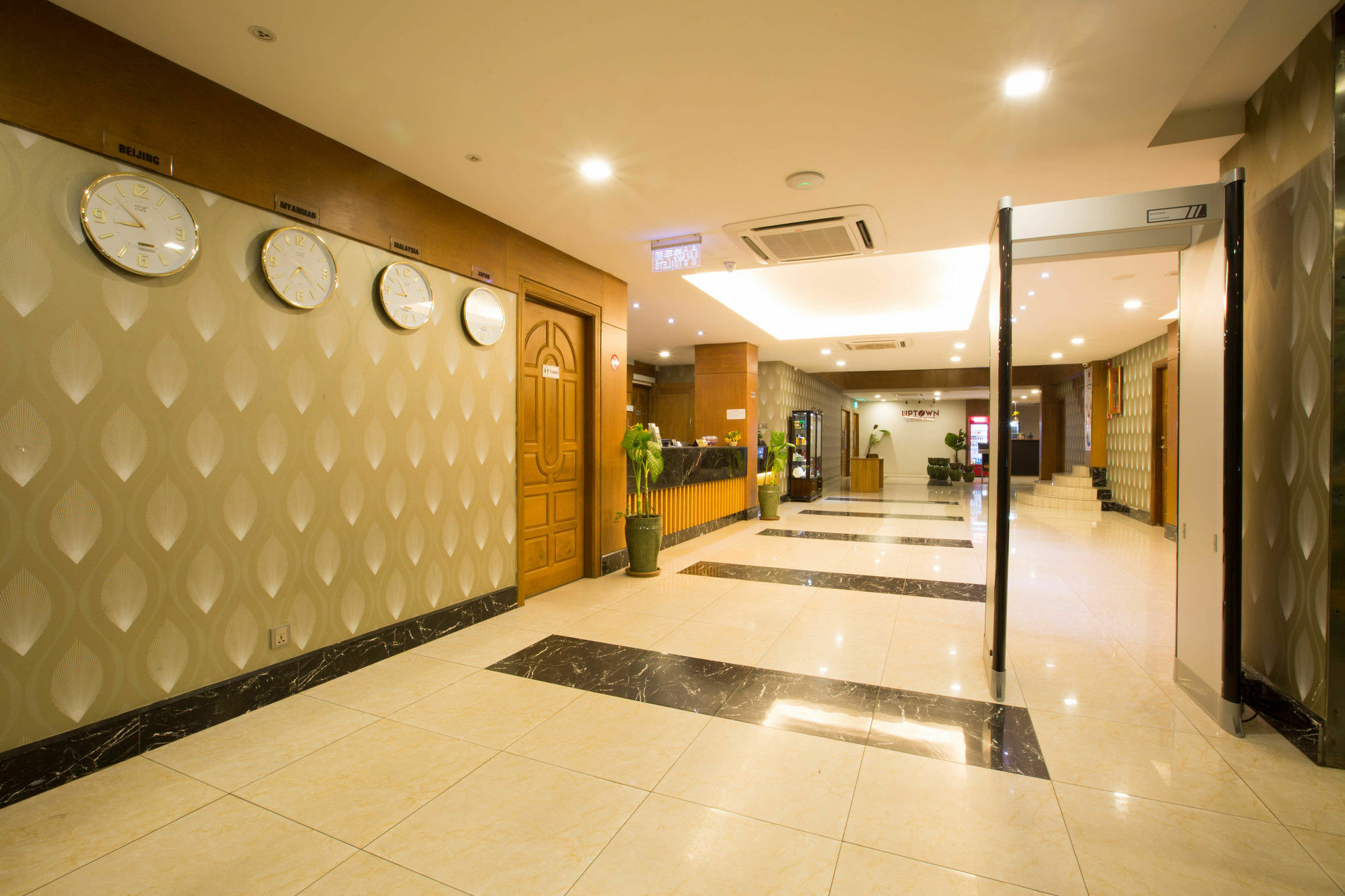 Uptown Hotel Yangón Exterior foto